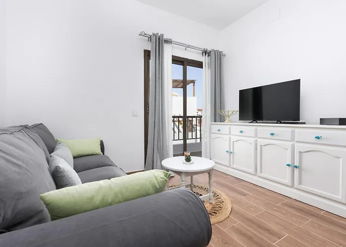 Home2book Cozy Beachfront Getaway In