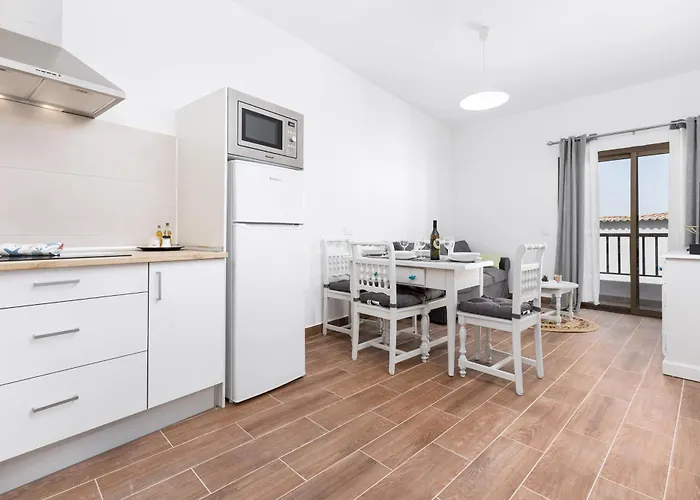 Home2book Cozy Beachfront Getaway In *