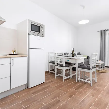 Home2book Cozy Beachfront Getaway In *