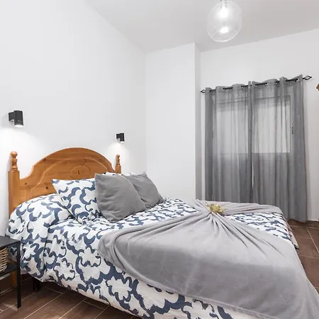 Home2book Cozy Beachfront Getaway In Apartment